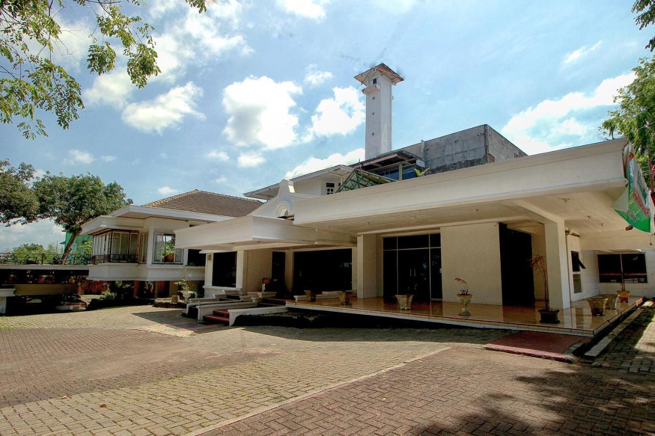 Oyo 2360 Hotel Rio Bengkulu Esterno foto